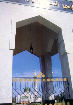 mosque.jpg (13624 bytes)