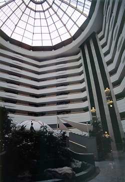 hyatt.jpg (16694 bytes)